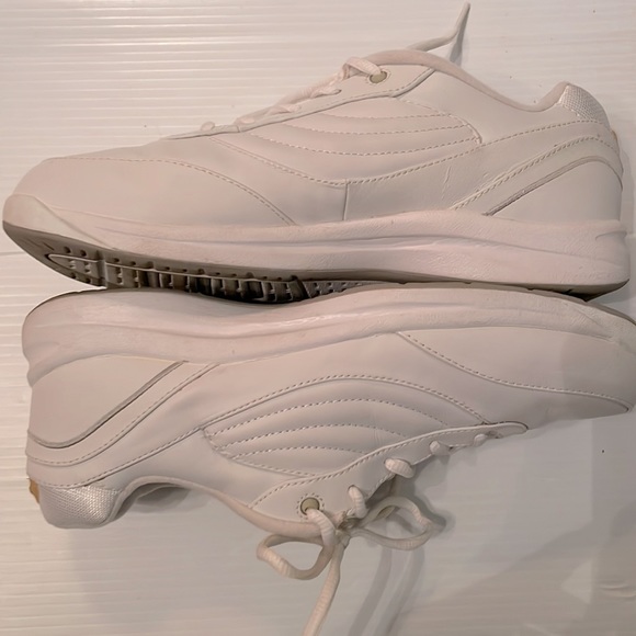 Easy Spirit Women's Beige Leather Walking Shoes Stars size 10 EUC - Picture 7 of 12